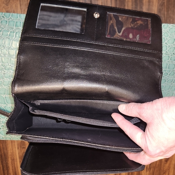 BUXTON Black Leather Crossbody Bag NWOT - Picture 4 of 11